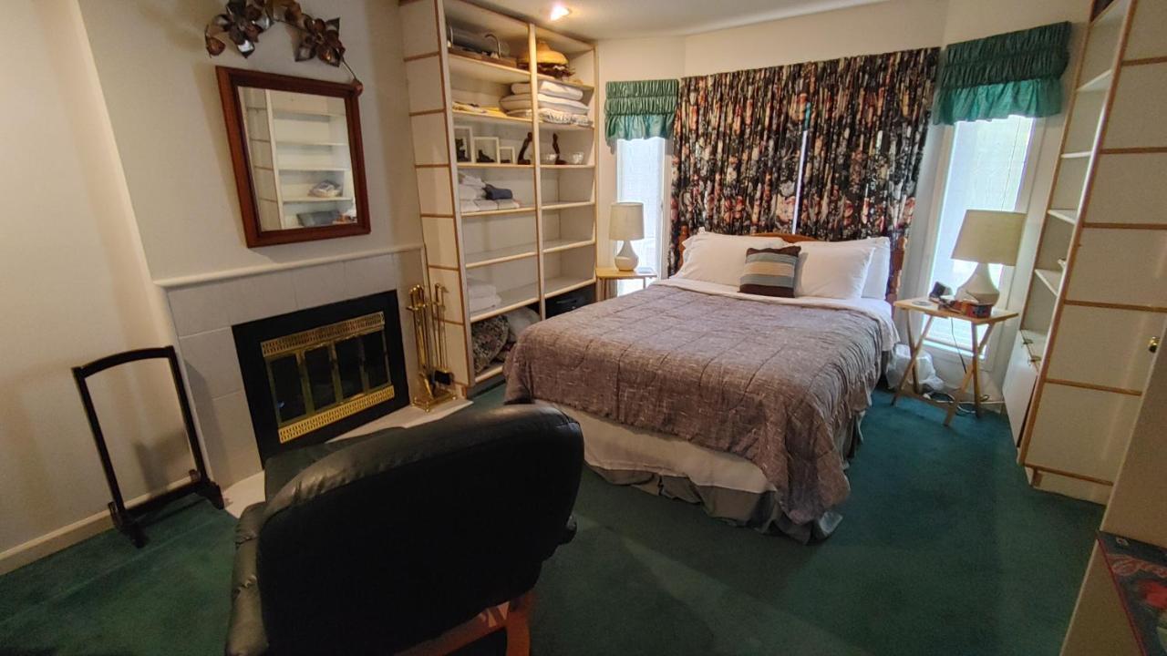 Beds By The Bridge Bed & Breakfast Kelowna Luaran gambar